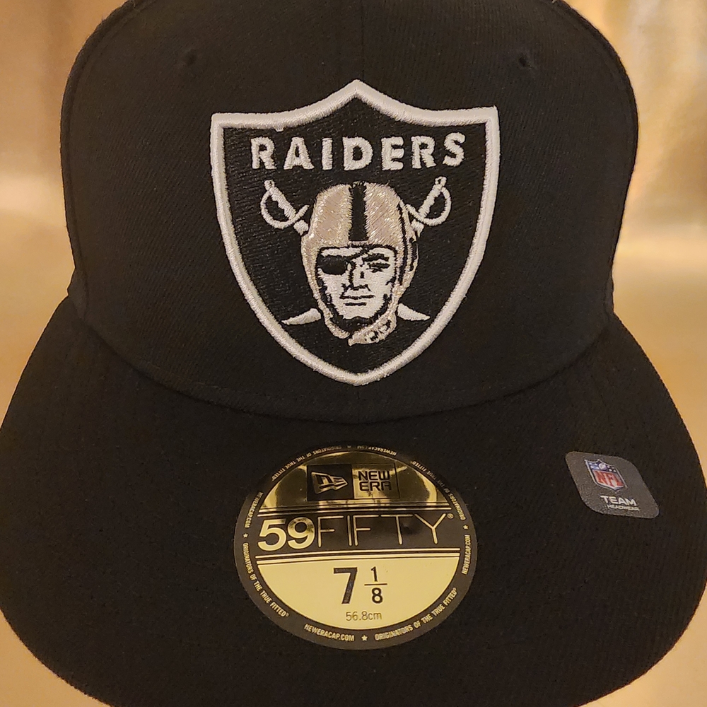 Las Vegas Raiders Size 7 1/8 New Era NFL Super Bowl 18 Patch Fitted Hat